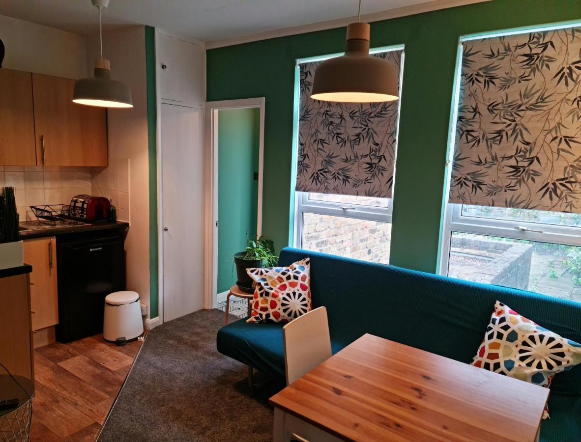 Elegant 1-Bedroom Apartment In Camden Town Лондон Екстер'єр фото