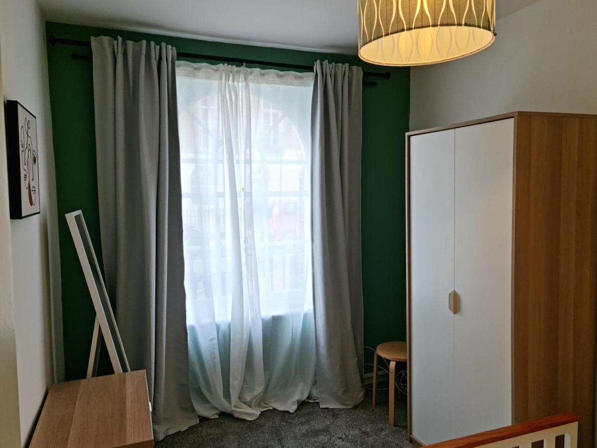 Elegant 1-Bedroom Apartment In Camden Town Лондон Екстер'єр фото